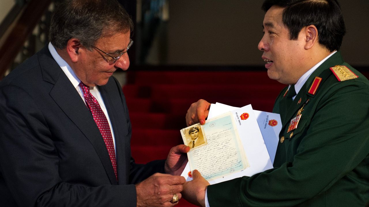 Vietnamese Minister of Defense Phuong Quang Thanh presents letters to Secretary of Defense Leon Panetta on Monday.