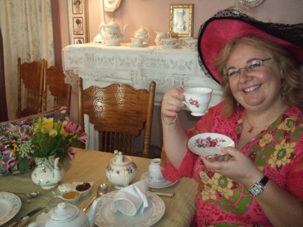 Susanvel60 will be having a tea-riffic weekend celebrating the queen's Diamond Jubilee at several tea houses in New Jersey and New York. "I love the Queen. She has been the pillar of stability for all these years and I feel like she really loves her job. 60 years is a long time and I just really admire her dedication to her country and her love for her country."