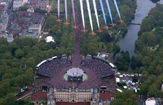 The Royal Air Force Aerobatic Team fly in formation over Buckingham Palace as The Royal family stand on the balcony on June 5, 2012 in London, England.
