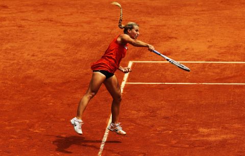 Cibulkova eliminated world No. 1 Victoria Azarenka in the fourth round but had no answer to the power of Stosur, who was French Open runner-up in 2010.