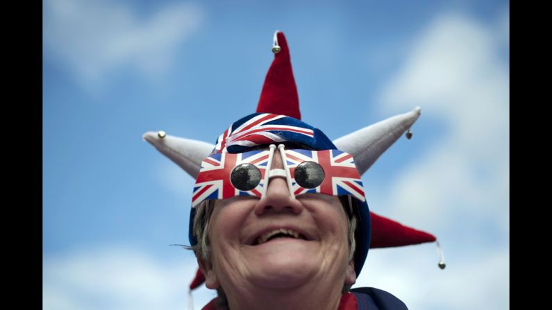 A man poses on the Mall outside Buckingham Palace.