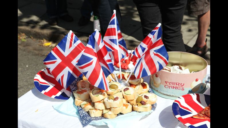 Residents of Horringord Road celebrate the Diamond Jubilee.