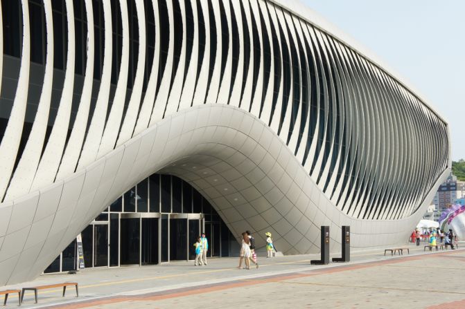 The "Theme Pavilion"at Expo 2012 in Yeosu, South Korea was designed by Austrian architecture firm Soma to be as low-tech as possible and utilize ideas inspired by the natural world.