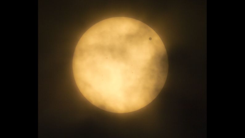Venus crosses the sun, as seen from Mexico City. The entire transit takes 6 hours and 40 minutes.