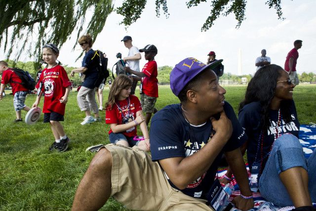 Mentors Wunsa Cleveland and Rosie Smoots relax after walking the National Mall.