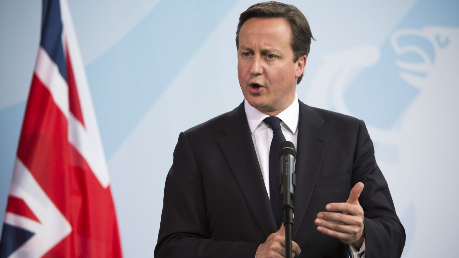 British Prime Minister David Cameron made a surprise visit to the troops in Afghanistan, Thursday.