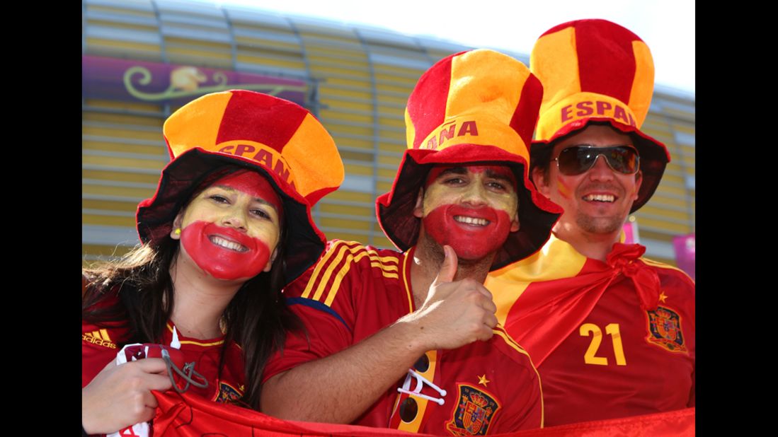 Spanish fans get into the mood ahead of Sunday's match against Italy.