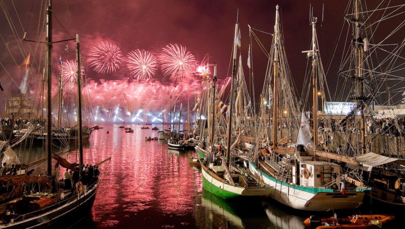 More than 2000 boats from over 25 countries, including Mexico, Russia, Norway and Indonesia, are expected to take part during the 2012 festival in July. 