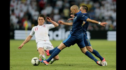 Scott Parker of England fights for possession with Franck Ribery and Karim Benzema of France.