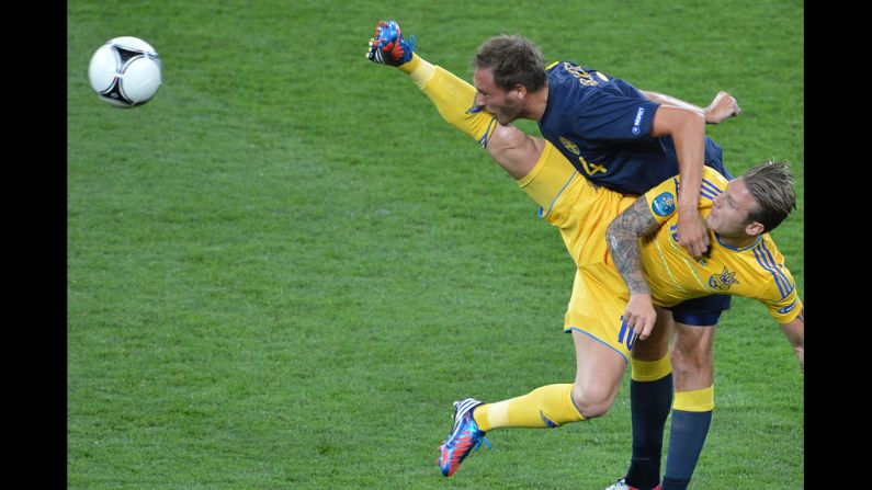 Ukraine's Andriy Voronin vies with Swedish defender Andreas Granqvist.