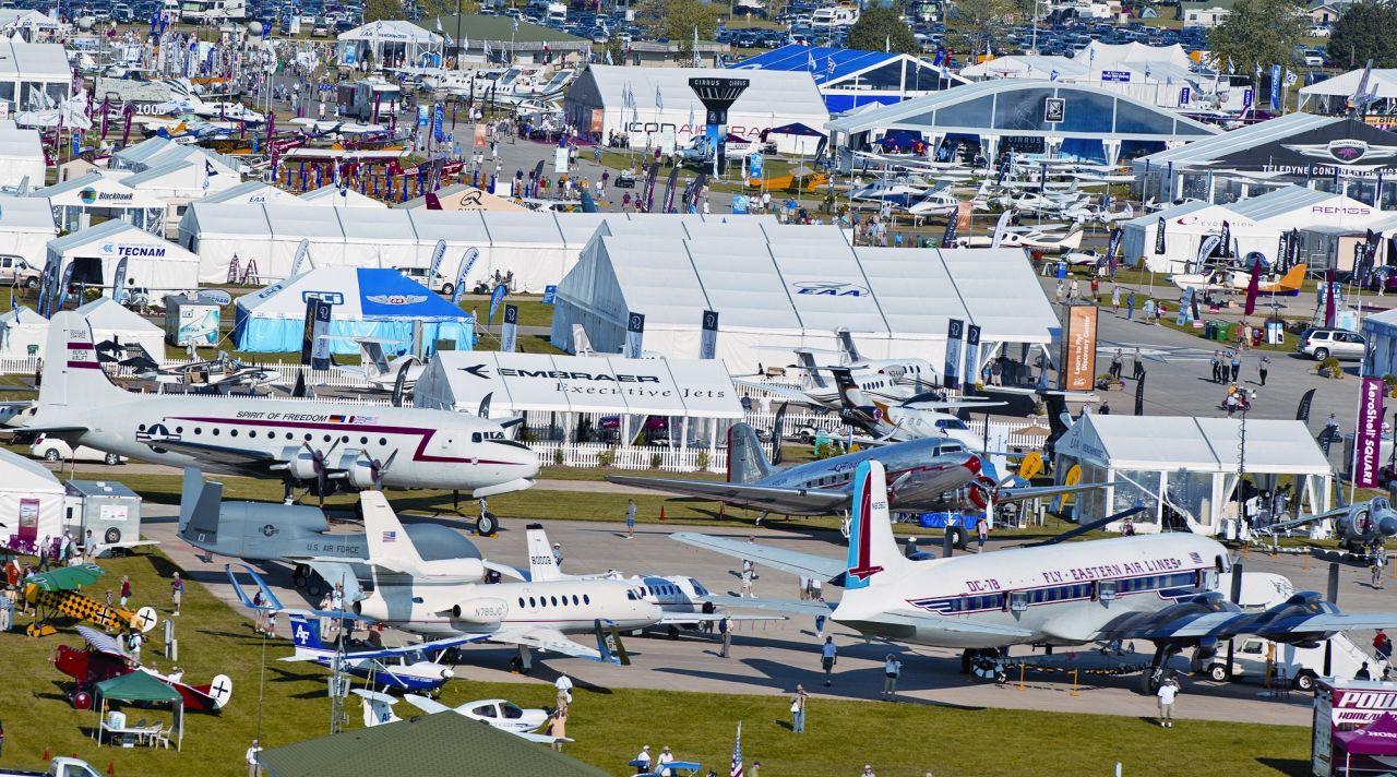 Drawing more than a half-million visitors each year, <a href="http://www.airventure.org/" target="_blank" target="_blank">the world-famous Oshkosh, Wisconsin, airshow</a> sounds like Woodstock for aviation geeks. Except more organized and louder.