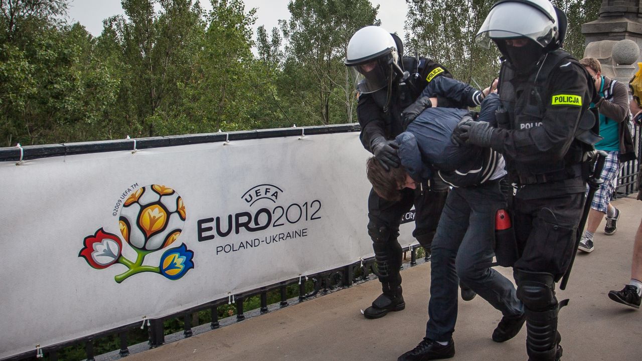 Polish police have detained 184 people following Euro 2012 violence in Warsaw.