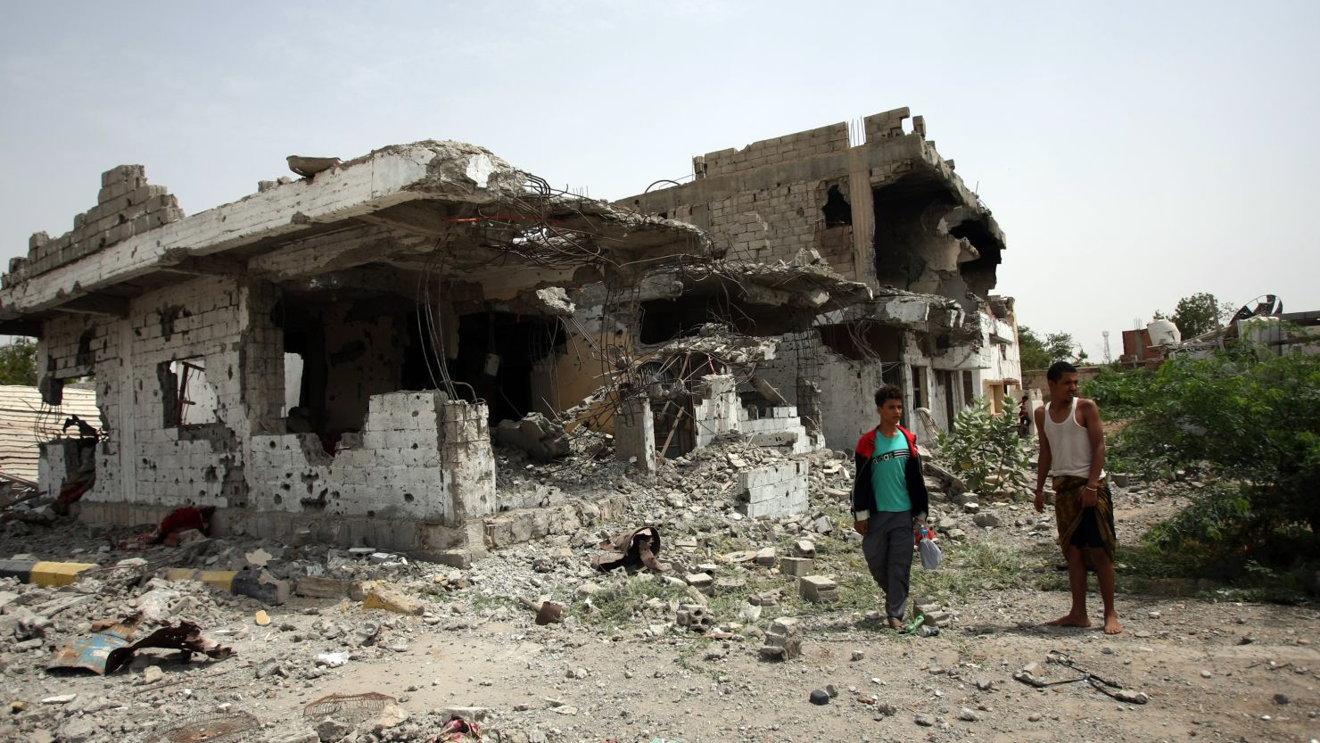 Destruction caused by recent fighting between the army and al Qaeda-linked militants on a road leading to the Yemeni city of Zinjibar on June 14, 2012. (File photo)