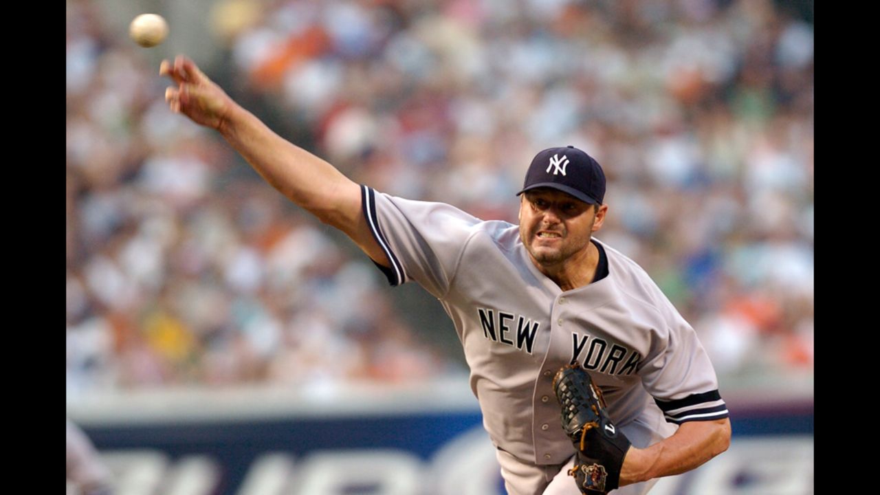 Clemens pitches for the New York Yankees against the Baltimore Orioles in 2007.