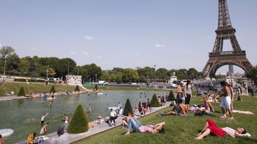 Paris park relax