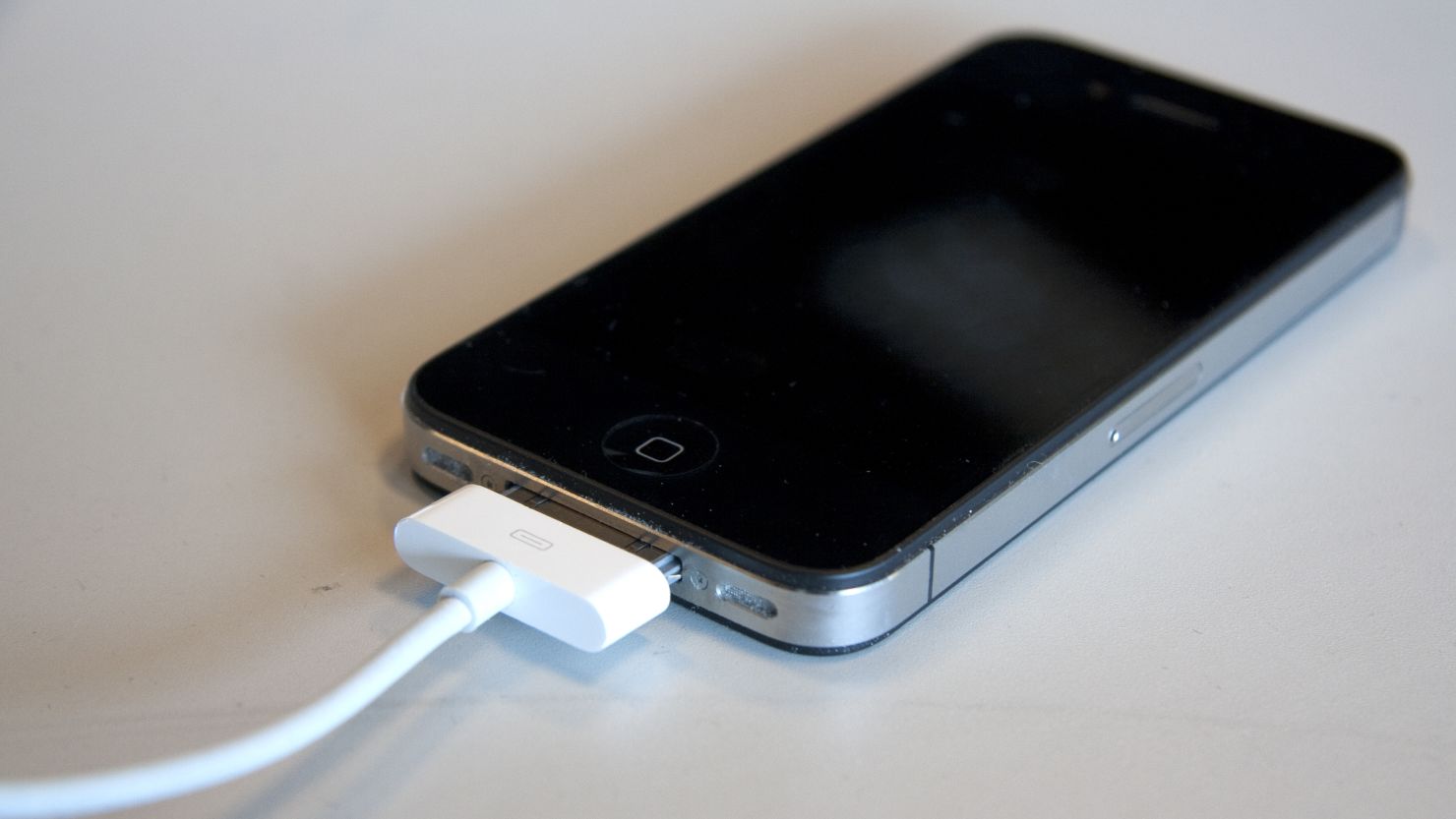 Want to replace your third-party iPhone charger? Apple, citing safety concerns, is offering a discount.