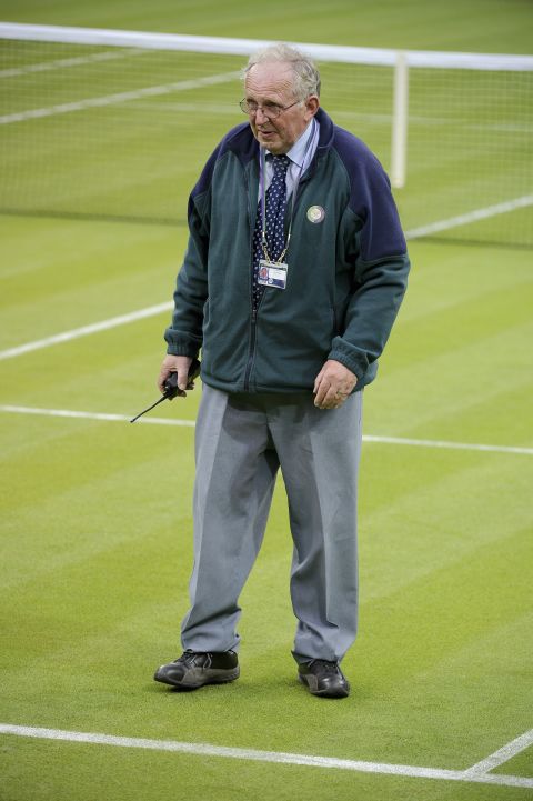 Wimbledon head groundsman Eddie Seaward will retire after overseeing the preparation of the courts for both the third grand slam of the tennis year and the London 2012 Olympics.