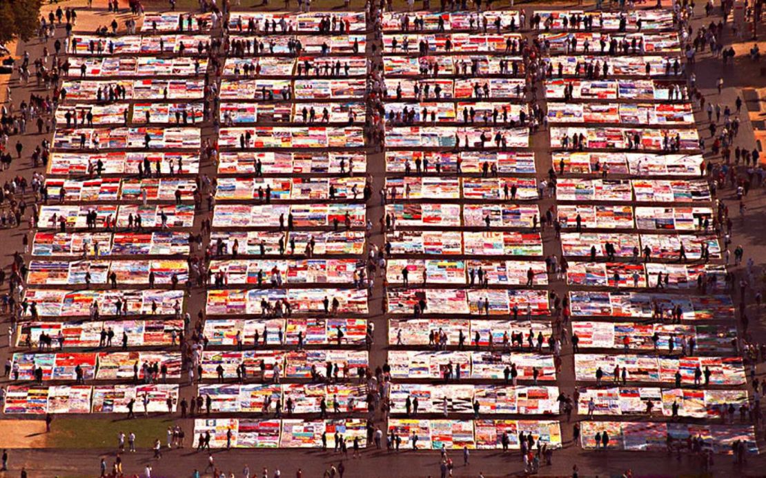 The AIDS quilt returned to the National Mall in Washington in 1996.