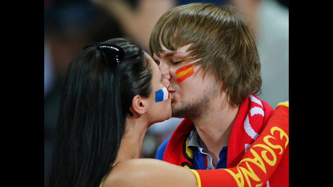 At least two fans of Spain and France were able to put aside their differences for Saturday's Euro 2012 quarterfinal game.