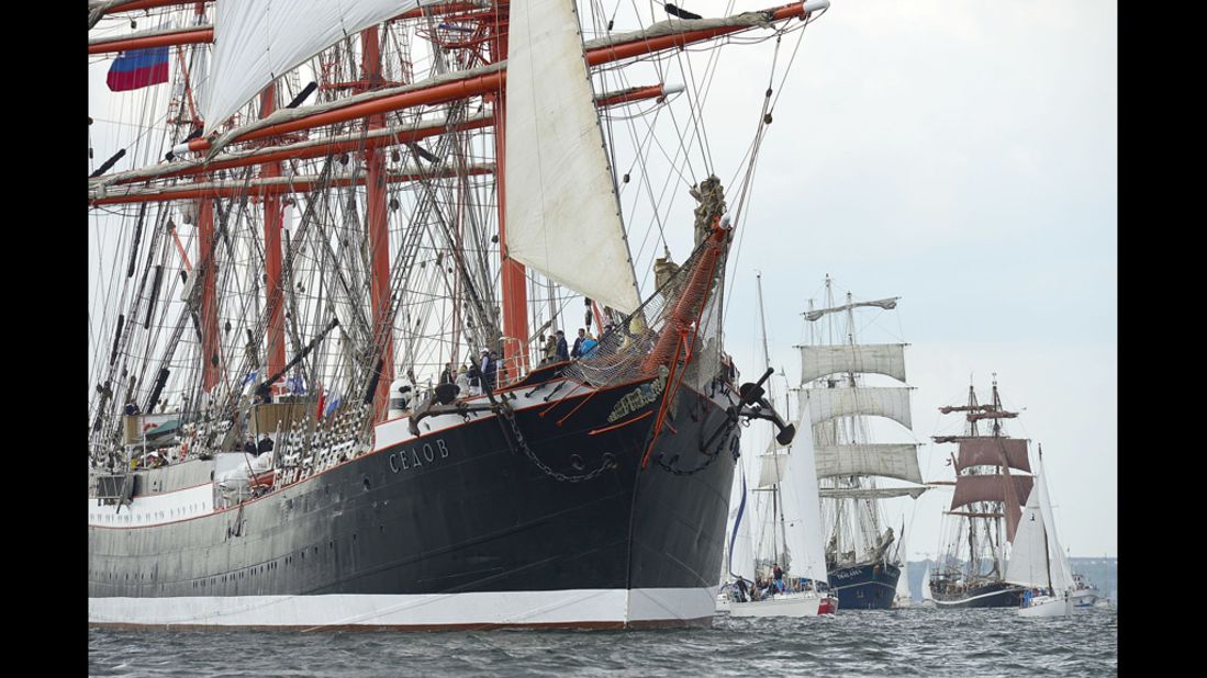 The Russian ship "Sedov" sails the Windjammer Parade.