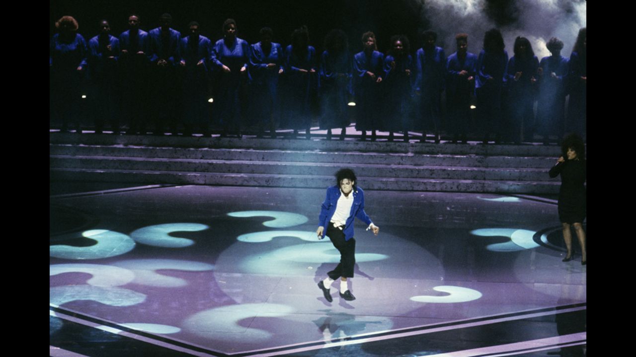 Jackson performs in concert circa 1991 in New York.  