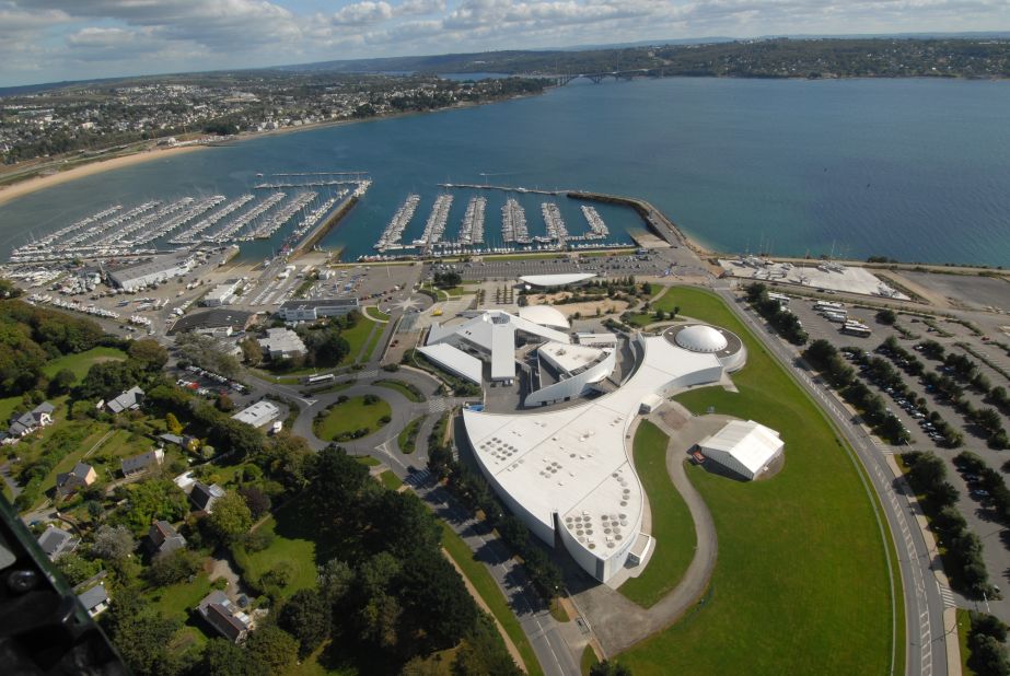 The ocean discovery park covers nearly 10,000 square meters and is a vital part of Brest's thriving oceanography scene. 
