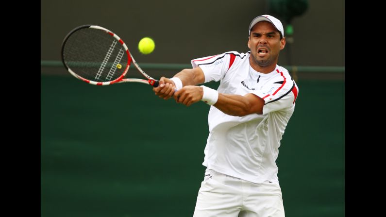 Falla eyes the ball during his match against Isner.
