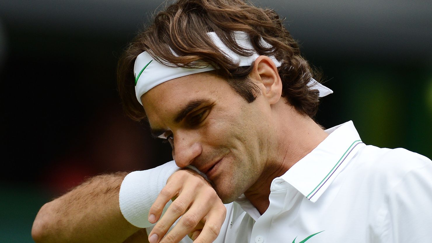 Roger Federer hardly had to break sweat as he cruised past Italy's Fabio Fognini on day three at Wimbledon.