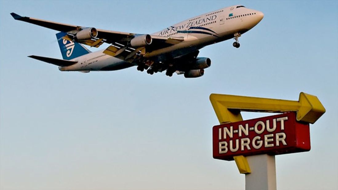 <a href="http://www.flickr.com/photos/joits/3731112929/" target="_blank" target="_blank">Photographer Jonathan Racasa </a>served up this tasty image from the In-N-Out Burger just northeast of LAX near West 92nd Street and South Sepulveda Boulevard. 