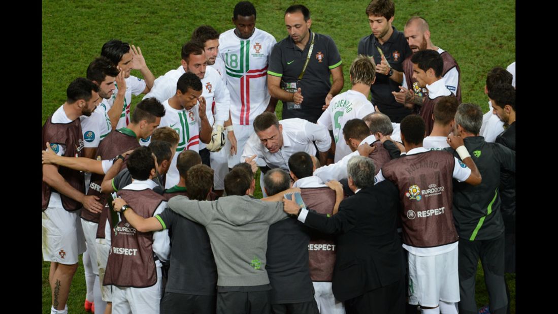 Portuguese coach Paulo Bento talks to his players.