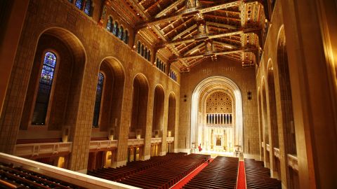 New York's Temple Emanu-El is one of the largest Jewish temples in the world.