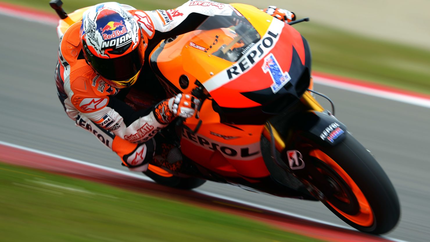  Australian motorcyclist Casey Stoner bounced back to set the pace in Friday's qualifying session in Assen.