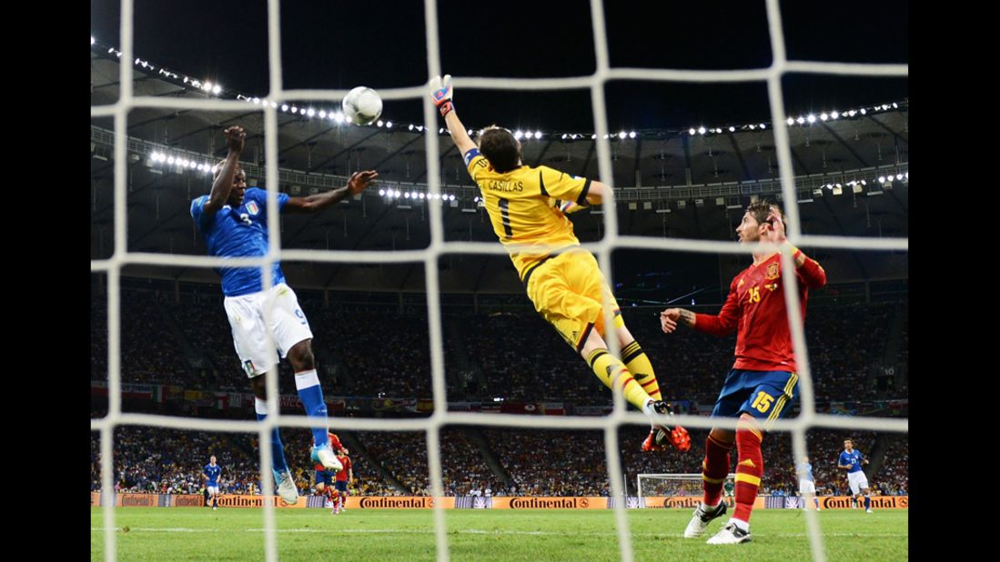 Iker Casillas of Spain, center, stretches for the ball in front of teammate Sergio Ramos, right, as Mario Balotelli of Italy attempts a goal on Sunday.