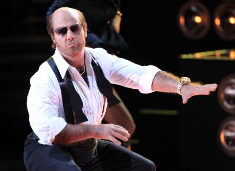 Cruise's Les Grossman was such a hit in 2008's "Tropic Thunder," he got back into character for the 2010 MTV Movie Awards.