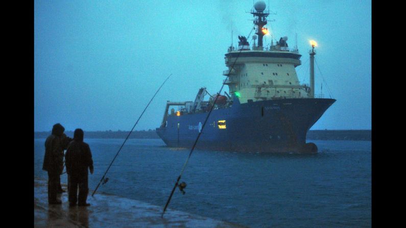 The French ship Ile-de-Sein carries the remains of 104 of the 228 victims of the crash, along with pieces of the plane.