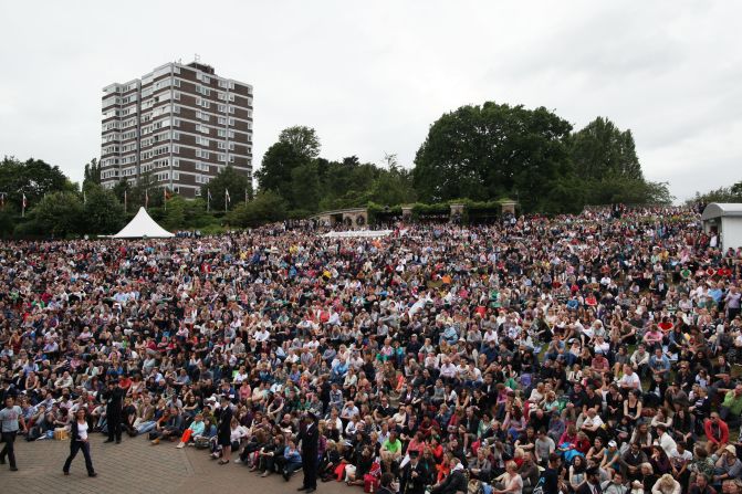 It has become a Wimbledon tradition for fans to gather on a large grassy bank outside of Centre Court to watch games on a large screen. The area was once known as "Henman Hill" and has since been rechristened "Murray Mound".