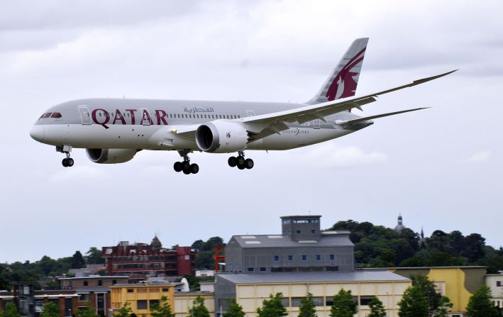The 787 Dreamliner in Qatar colors comes in for a landing after a rare seven-minute display.