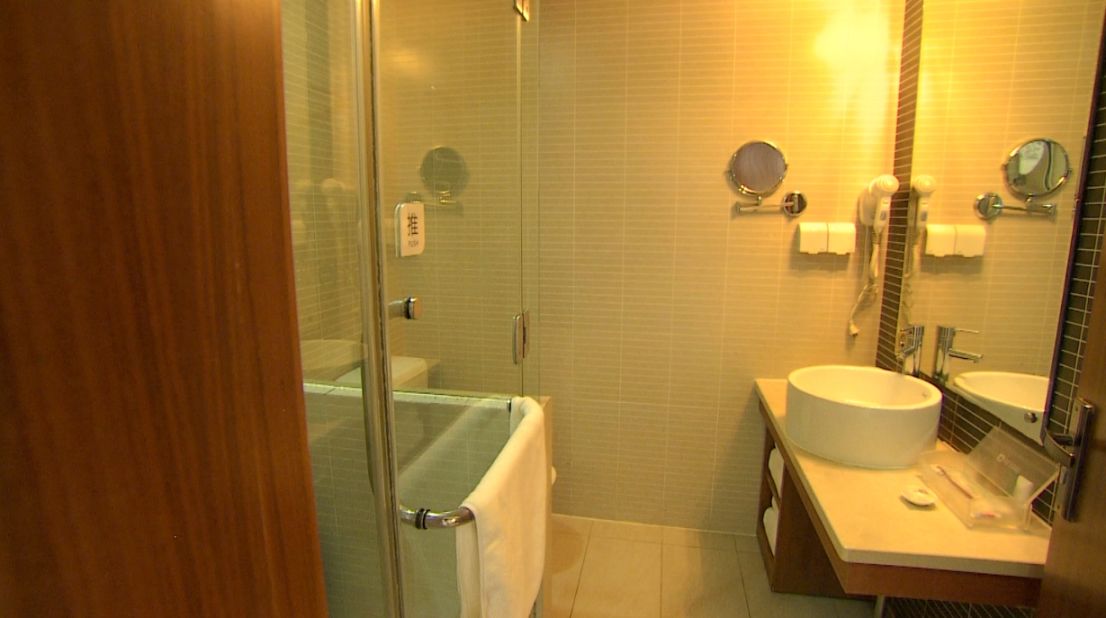 An en-suite bathroom in a Hanting Inns hotel. The chain invests "serious money" into its rooms, says Ji Qi.