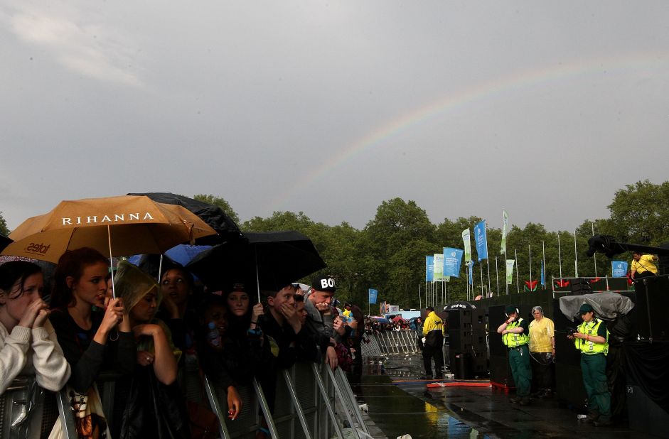 A concert planned for Hyde Park that featured Kylie Minogue and Jason Donovan had to be canceled after organizers declared the site unsafe. Recently, fans had to brave rain showers for the Wireless Festival, featuring acts like Rihanna and Nicki Minaj.