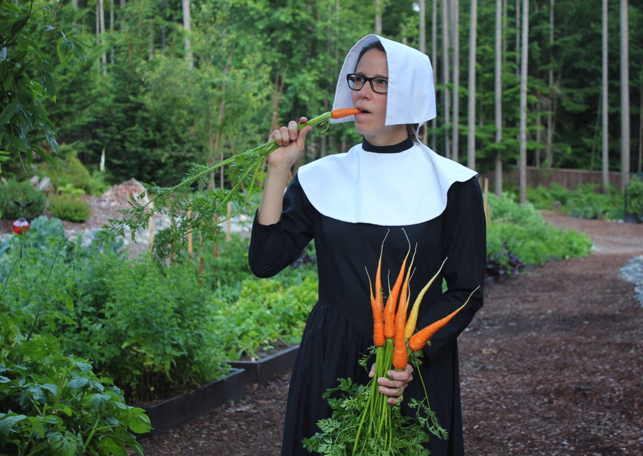 Mavis Butterfield plans on growing 2,000 pounds of food this year by channeling her inner pilgrim. "I think it would be a hoot to go back in time and be a pilgrim. I mean, think about it, you'd get to wear the same outfit every day, you'd save a ton of money on beauty products, and mealtime would be a snap because you wouldn't have to get in the car and drive to the store."