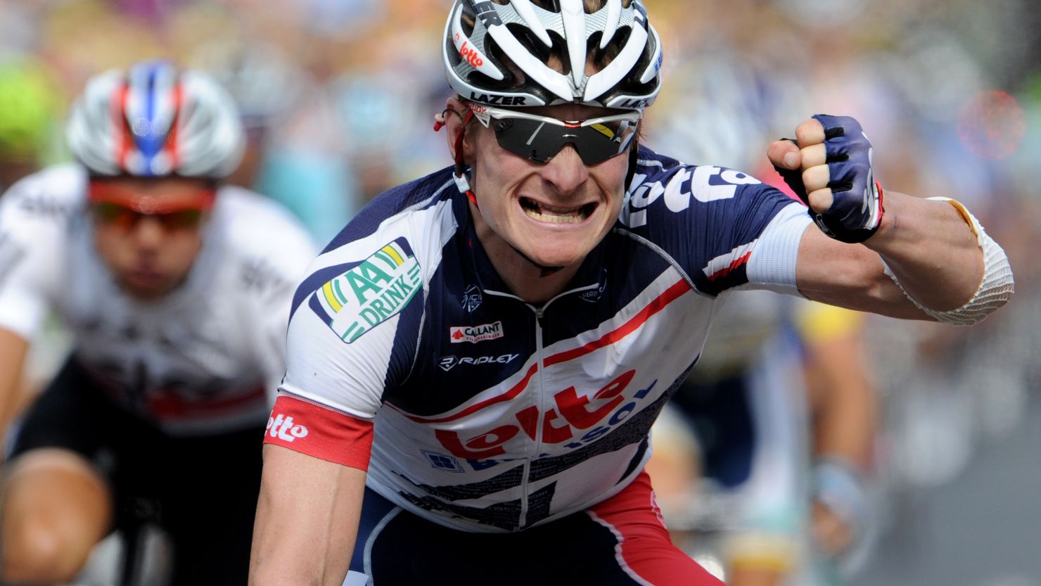 Greipel holds off Sagan for third stage win as Wiggins keeps yellow | CNN