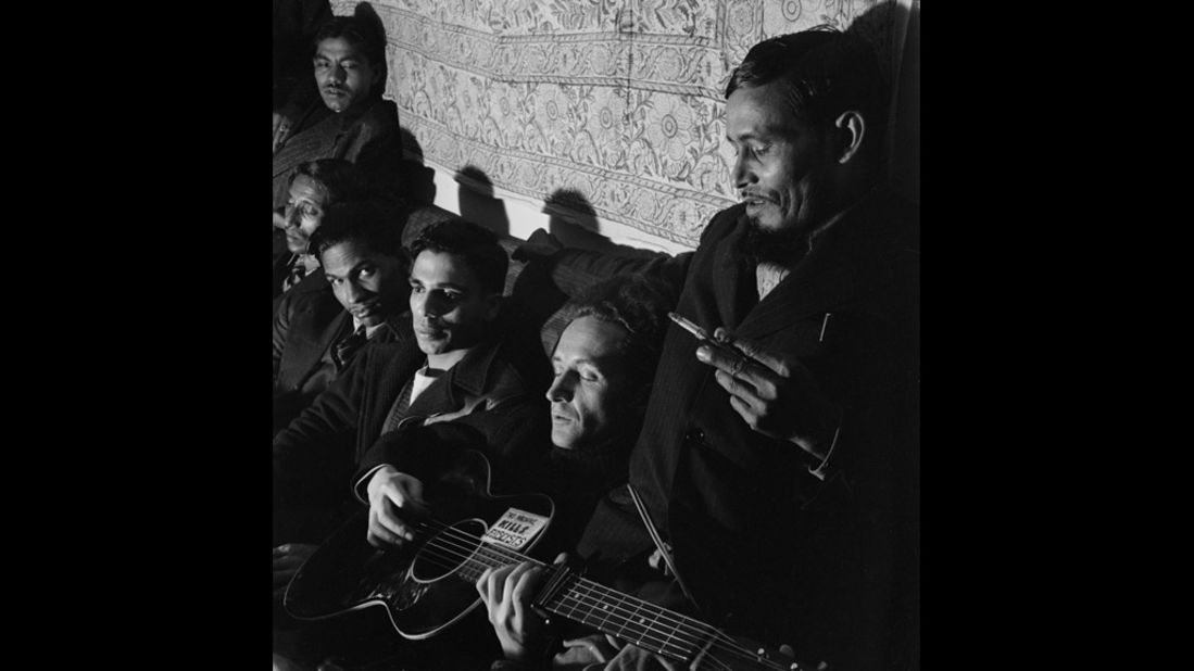 Woody Guthrie sings at the American Club for Indian Seaman in New York, 1943.