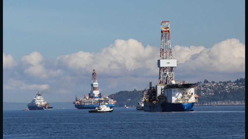 The Noble Discoverer, right, which Shell Oil plans to use for Arctic drilling, slipped its mooring Saturday.