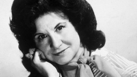 Kitty Wells died on Monday due to complications from a stroke, CNN has confirmed. She was 92.