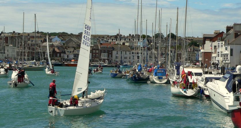 During the Olympics Weymouth harbor is hosting a number of events for sailing fans. The "Weymouth & Portland Live" site will show all sailing and other major Olympic events live on two giant 60 square meter television screens.
