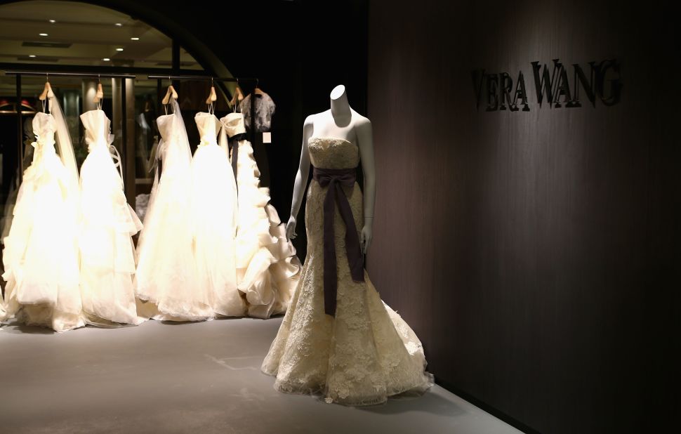 Top videos from Vera Wang - Innovative wedding dresses