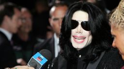 LONDON - NOVEMBER 15:  Singer Michael Jackson arrives at the 2006 World Music Awards at Earls Court on November 15, 2006 in London.  (Photo by Gareth Cattermole/Getty Images)