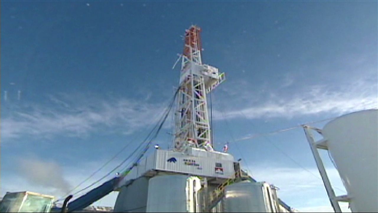 erin marquez race for artic oil in alaska_00000806