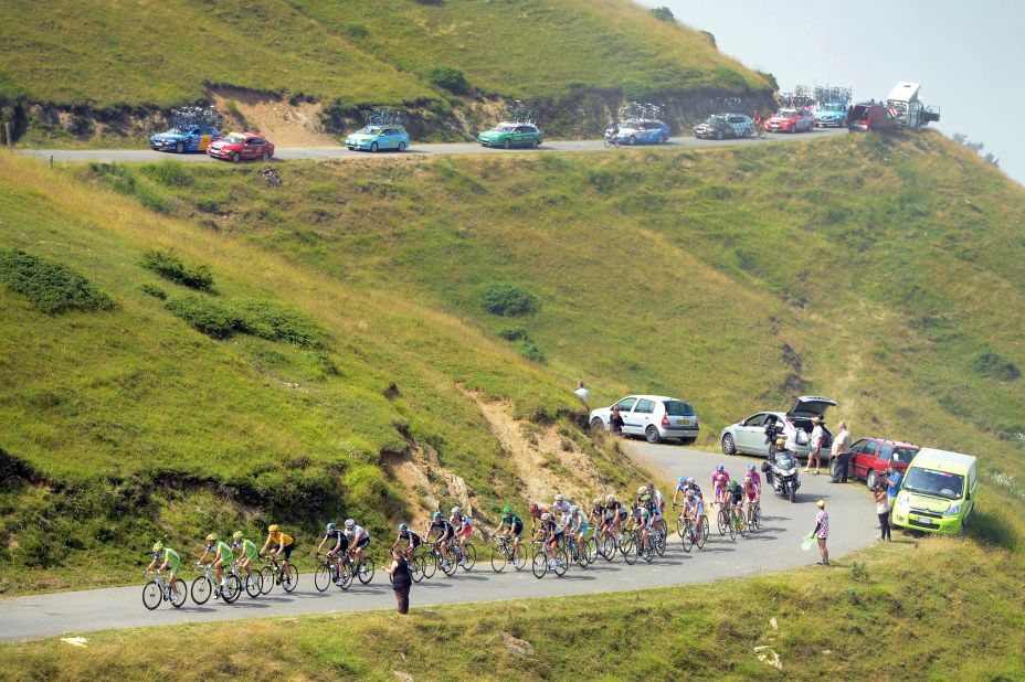 The pack of riders descends the mountainous terrain of Thursday's race.
