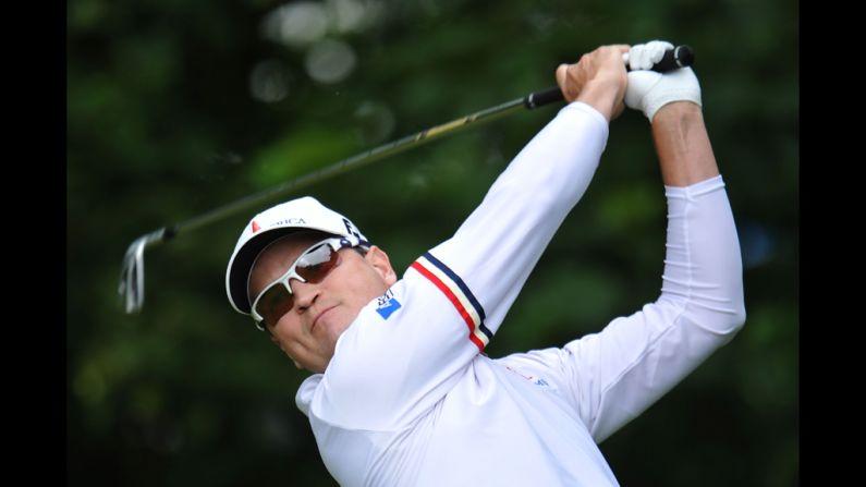 Zach Johnson of the United States watches his tee shot on the first hole during the second round Friday.